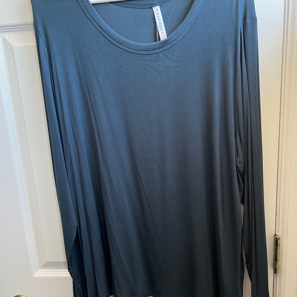 Athletic teal top